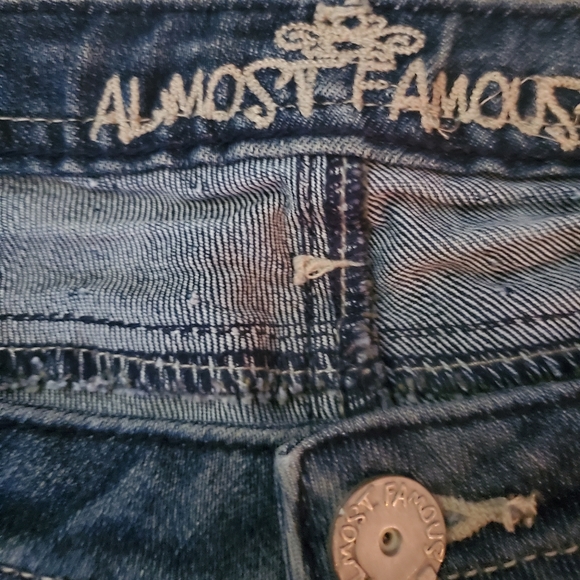 Almost Famous distressed jeans - Picture 2 of 7
